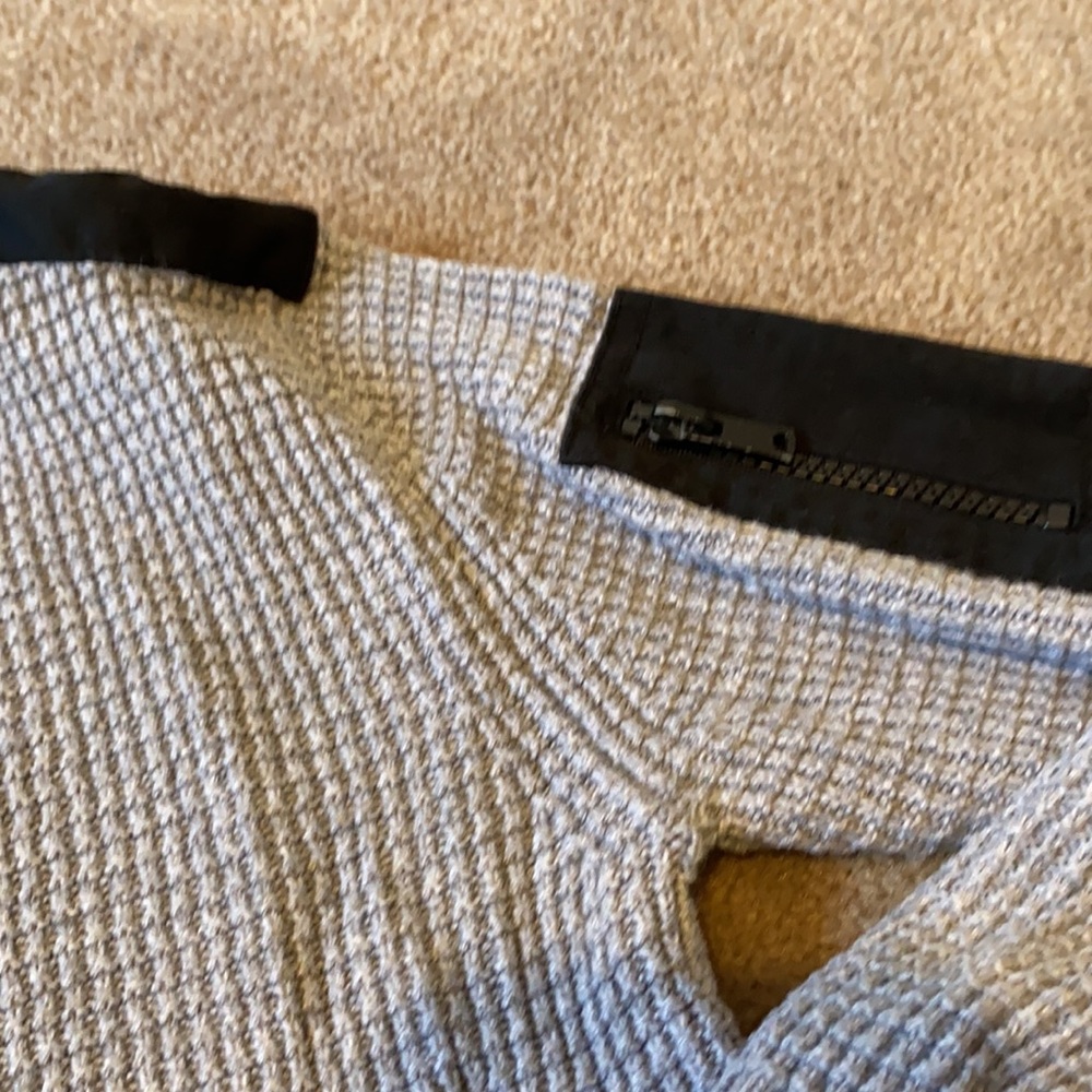 H&M sweater - Picture 3 of 3